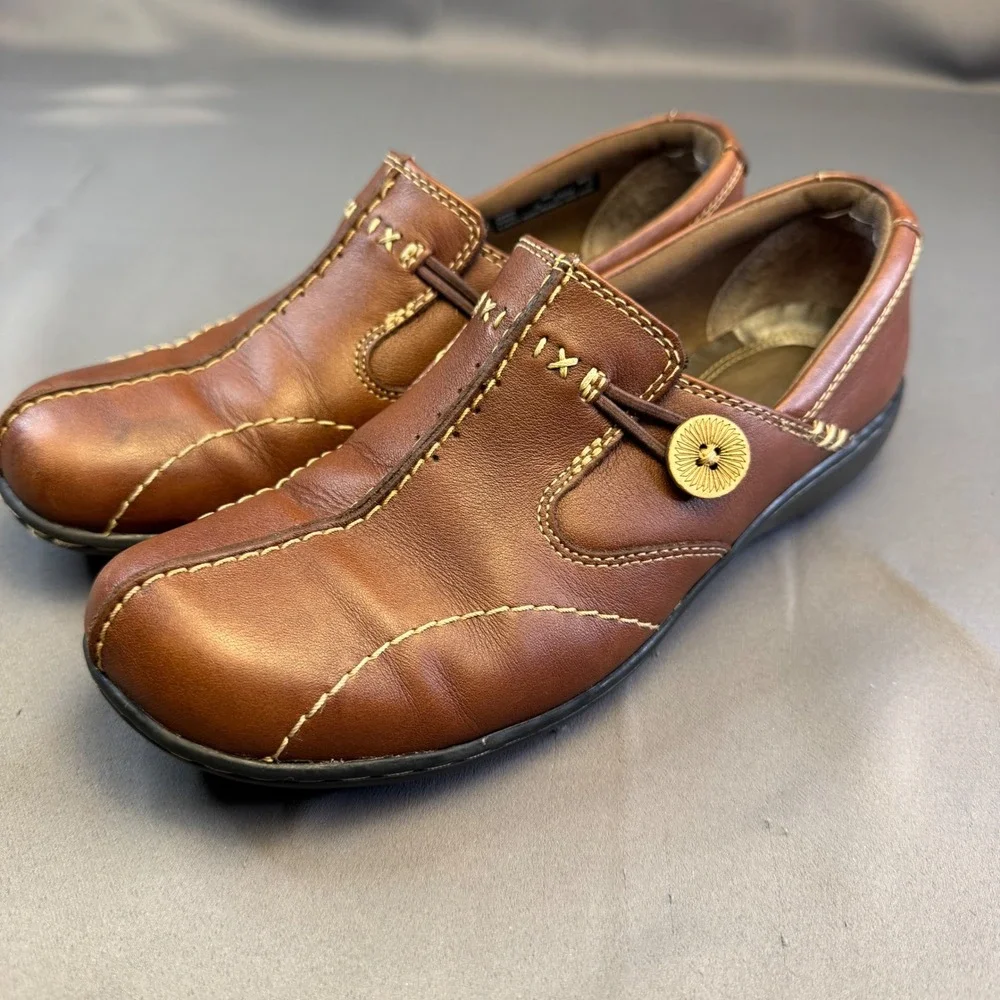 Clarks Brown Leather Slip On Loafers Button Detail Contrast Stitch 35063 Mens 8M